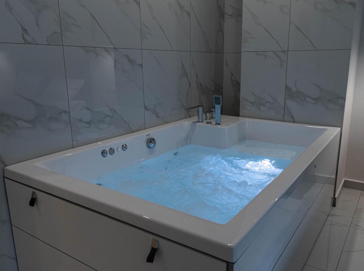 Athens Jacuzzi Apartment Εξωτερικό φωτογραφία