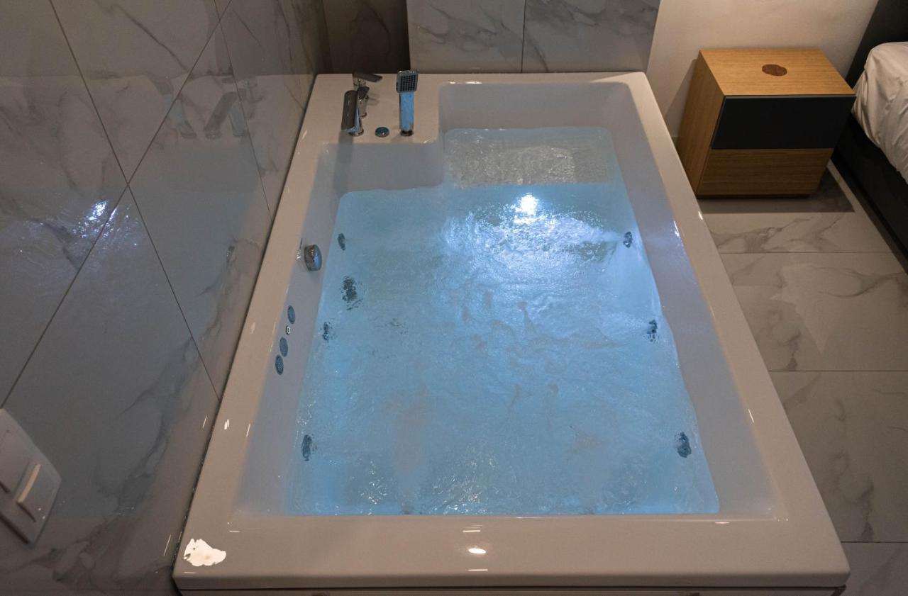 Athens Jacuzzi Apartment Εξωτερικό φωτογραφία