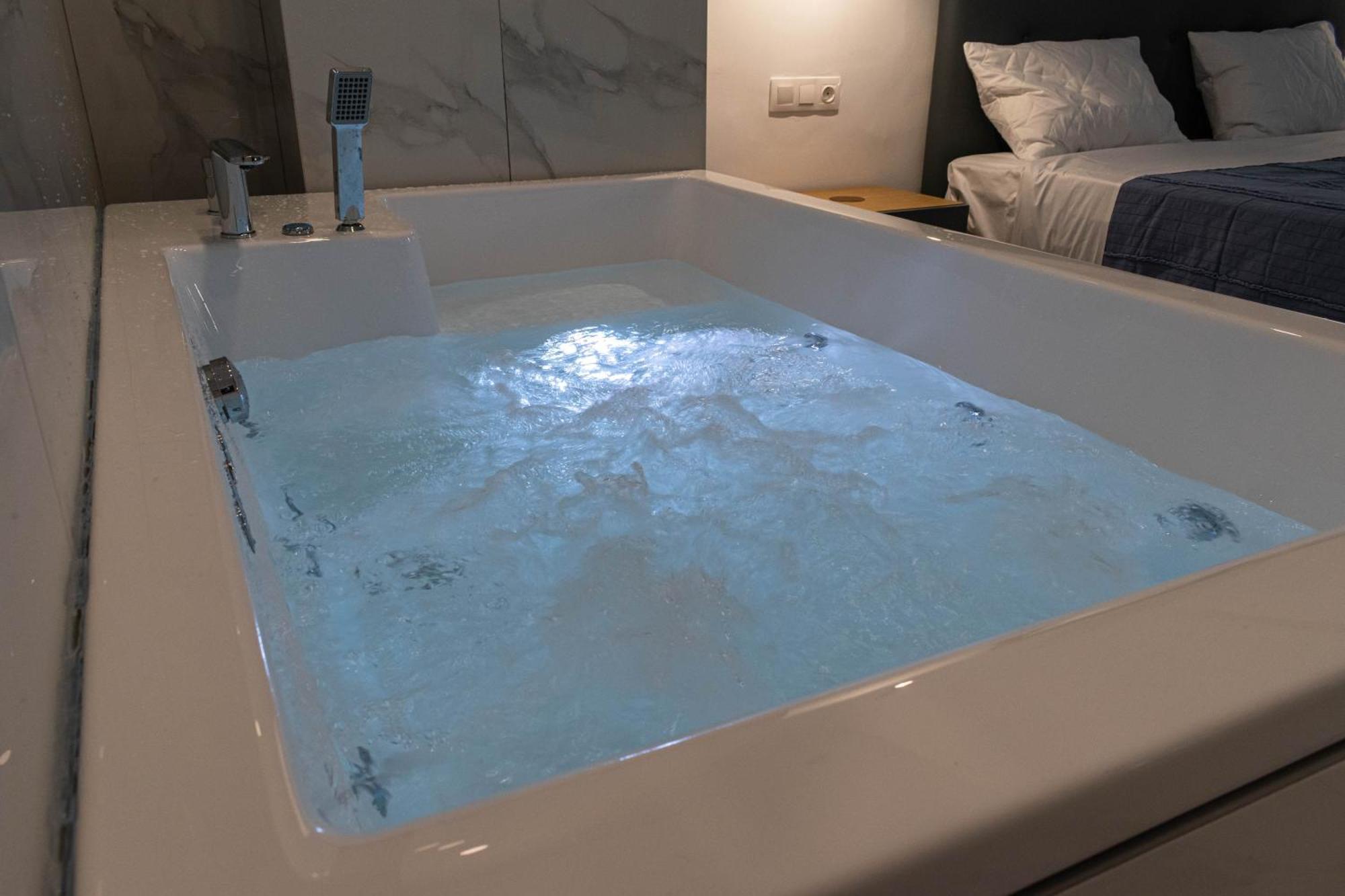 Athens Jacuzzi Apartment Εξωτερικό φωτογραφία